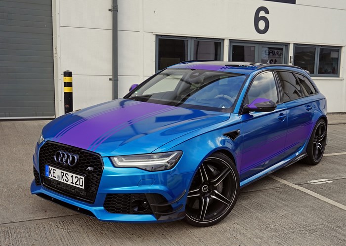 Audi RS6 Avant with purple stripes