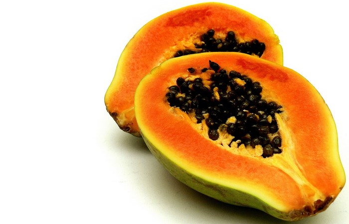 Papaya halves with seeds