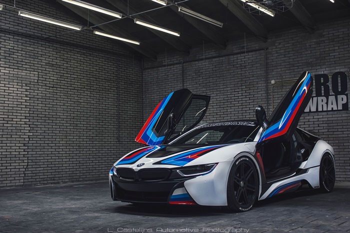 BMW i8 with M stripes 4K