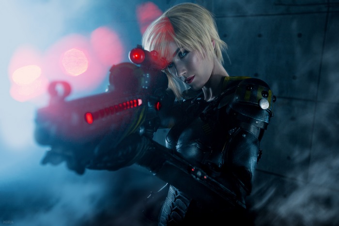 Cosplay of a woman with a futuristic rifle