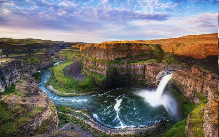 Palouse Falls Waterfall and Canyon in Washington State