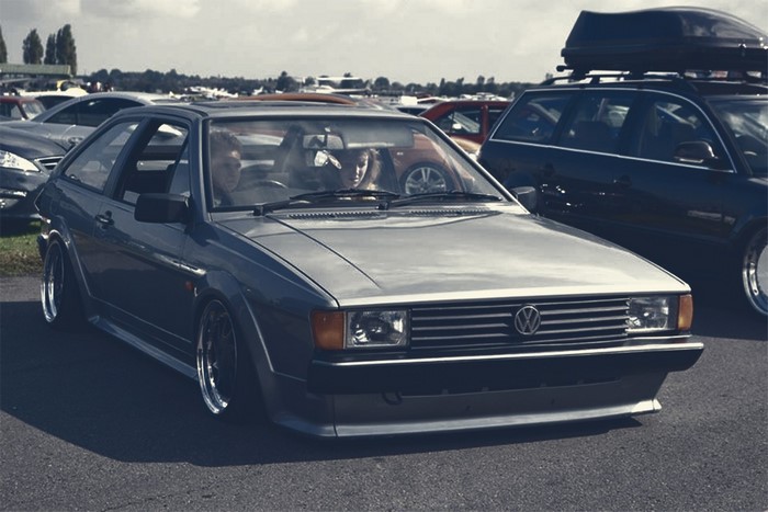Volkswagen Scirocco MK2 with two people inside