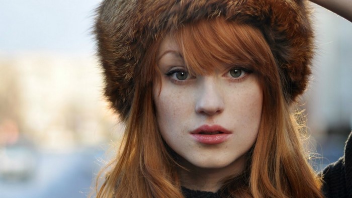 Redhead woman wearing a fluffy hat