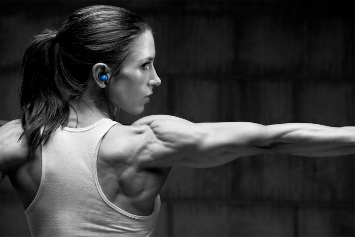 Pauline Nordin fitness model with blue earbuds
