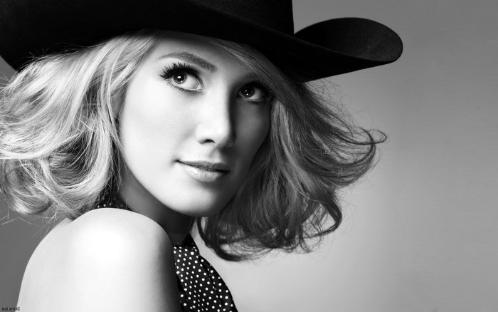 Woman in cowboy hat with blonde hair