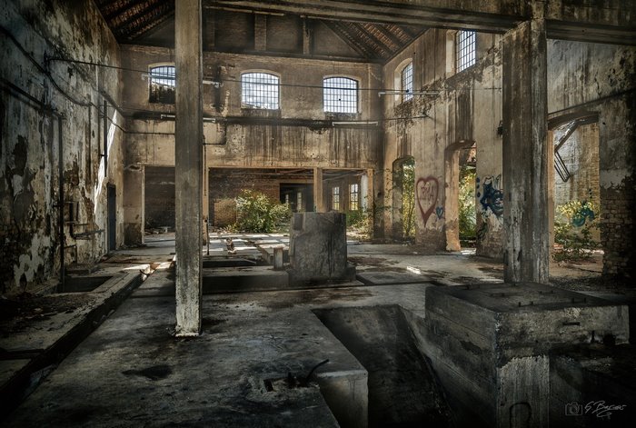 Abandoned industrial building interior by Gerald Berger