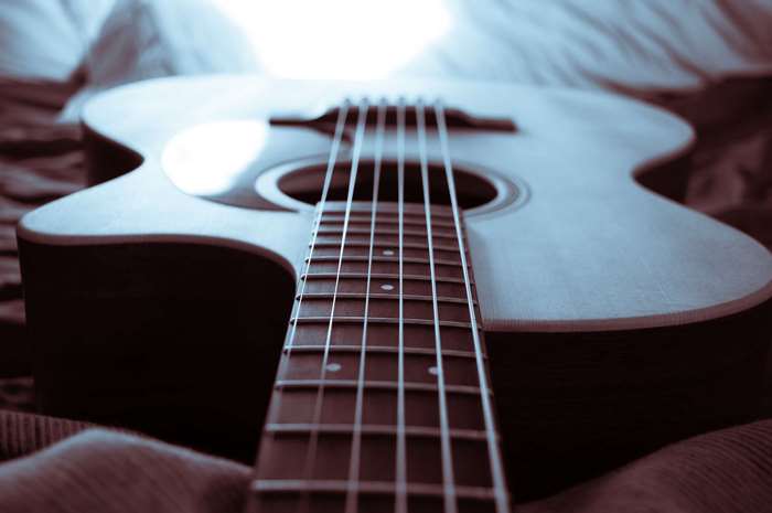 Acoustic guitar with split tone effect
