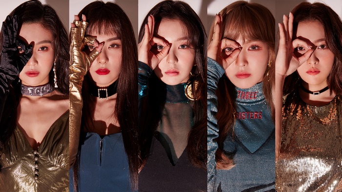 Red Velvet K-Pop singers posing