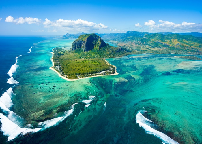 Underwater Waterfall Illusion, Le Morne Brabant, Mauritius
