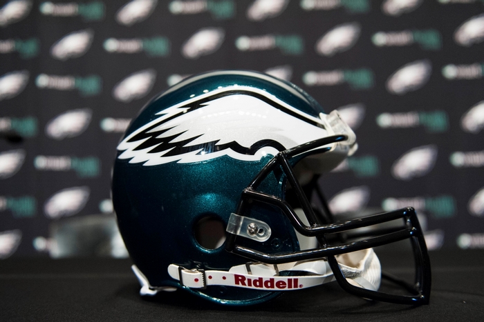 Philadelphia Eagles helmet with Riddell logo