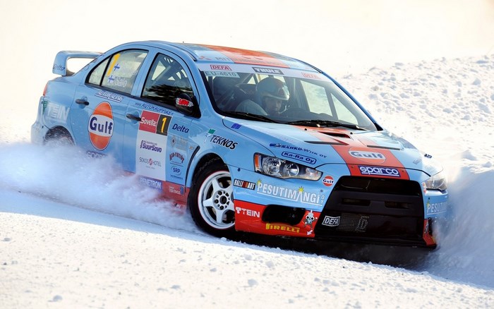 Mitsubishi Lancer WRC car in snow
