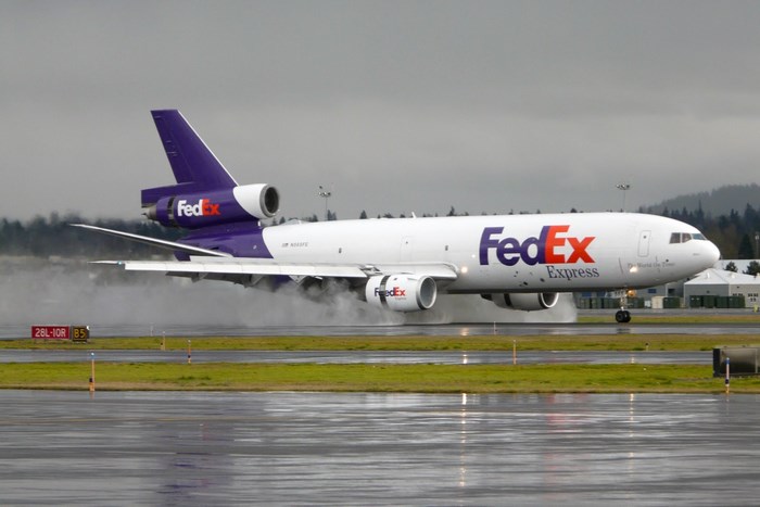 FedEx Express McDonnell Douglas DC-10 on wet runway