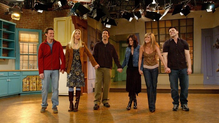 Friends cast on set