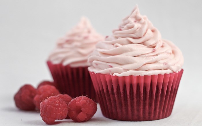 Raspberry cupcakes with fresh raspberries