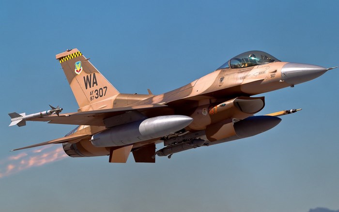 General Dynamics F-16 Fighting Falcon in flight