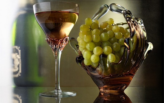 Still life with wine glass and grapes