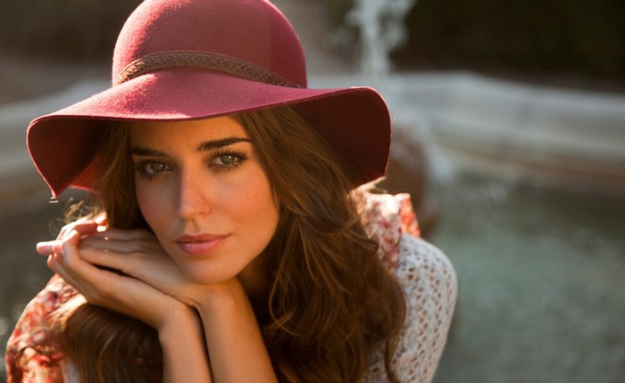 Clara Alonso in Red Hat Outdoors