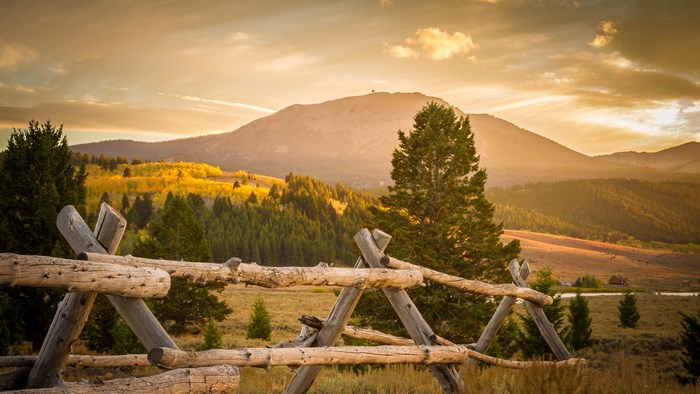 4K Scenic Mountain Landscape at Sunset