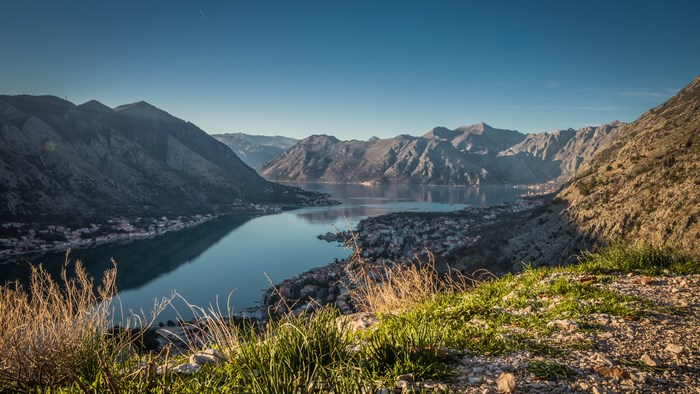 4K Bay with Mountains and Town