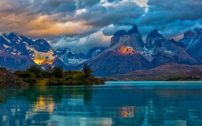 Majestic Mountains with Reflective Lake at Sunset