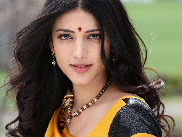 Shruti Haasan in traditional Indian attire