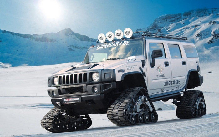 GeigerCars H2 Bomber Hummer with Tracks in Snow