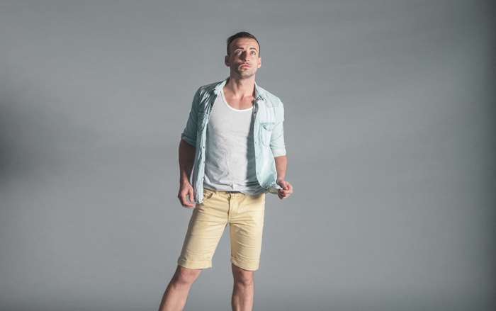 Man in casual outfit with shorts 4K