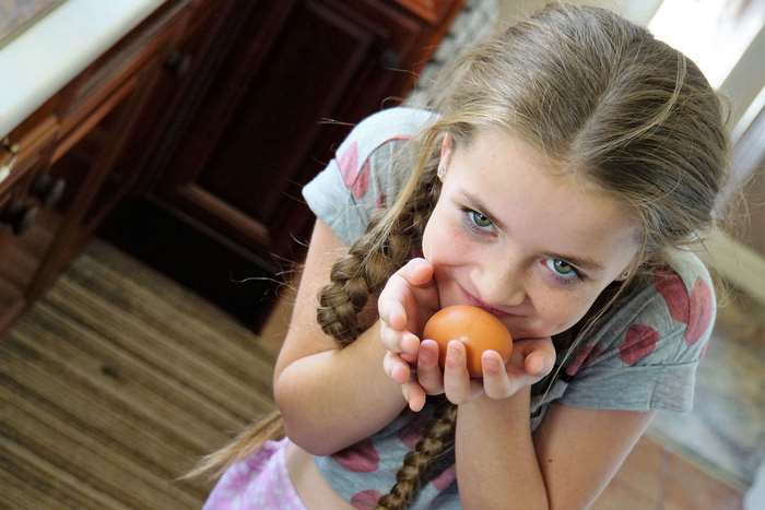 Young girl holding an egg