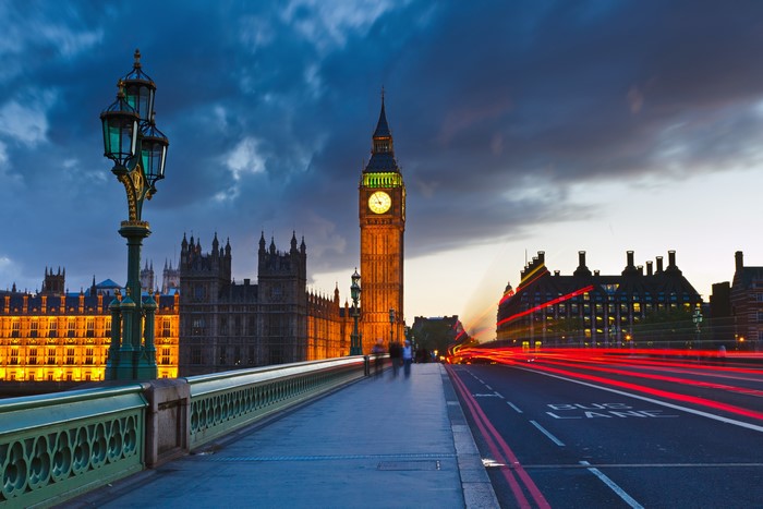 Big Ben and Palace of Westminster at dusk with traffic