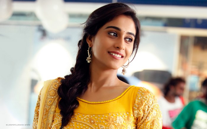 Regina Cassandra in yellow Indian attire