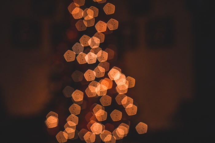 Bokeh lights in pentagon shapes on a dark background