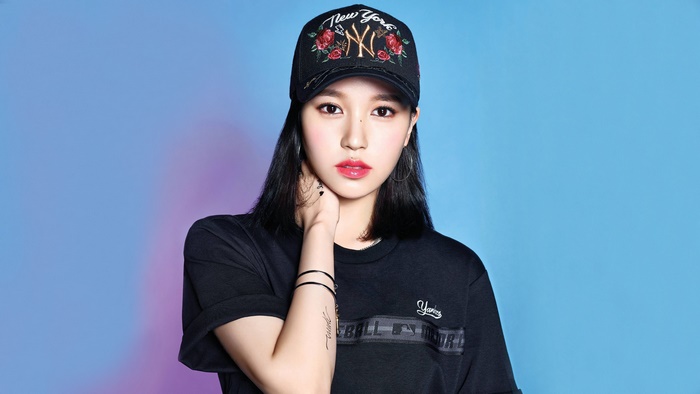 Mina from Twice wearing a New York Yankees cap