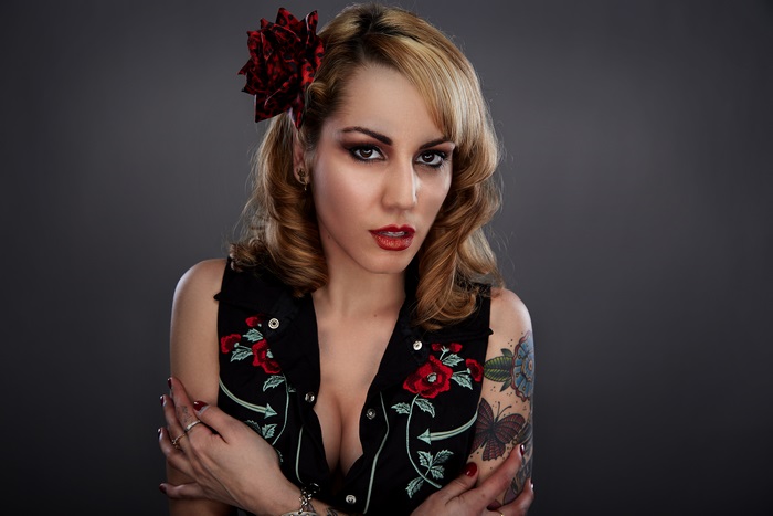 Woman with blonde hair and tattoos
