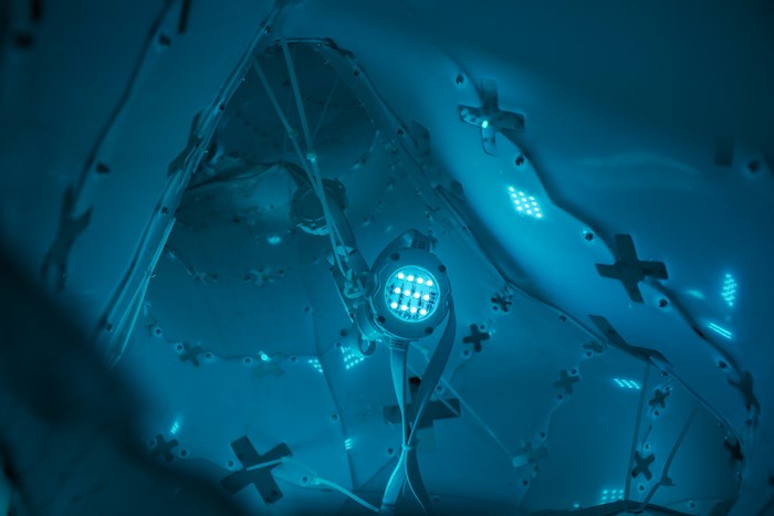 Blue light installation with robotic elements