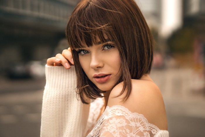 Woman with short brown hair and blue eyes