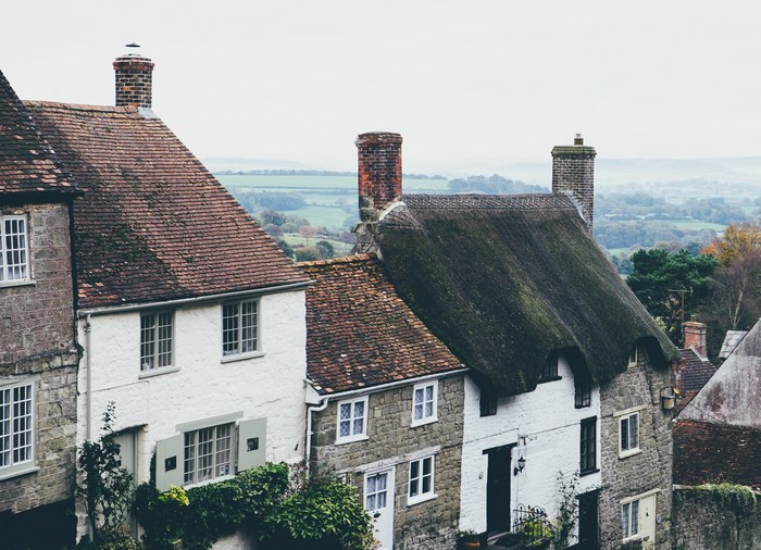 Gold Hill village with thatched roof cottages in England