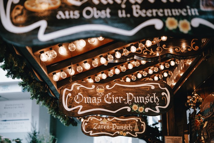 Christmas market stall with signs for Eier-Punsch and Zaren-Punsch