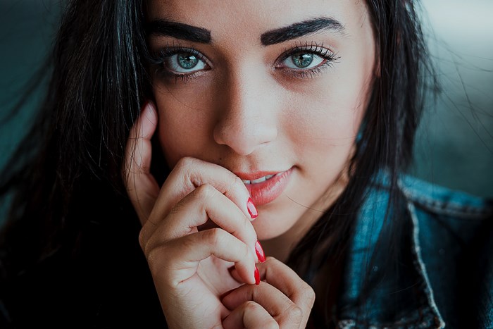 Woman with green eyes and red nails
