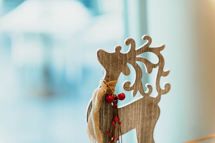 Wooden reindeer Christmas ornament with red berries