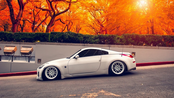 White Nissan 350Z 4K