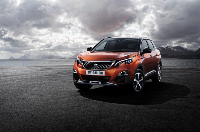 Orange Peugeot 3008 4K