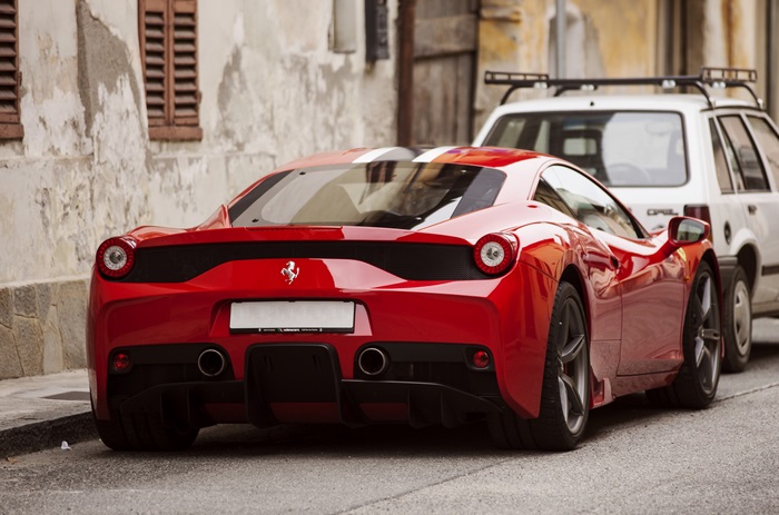 Red Ferrari 458 Speciale 4K