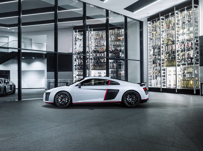 White Audi R8 V10 Plus 24h 4K