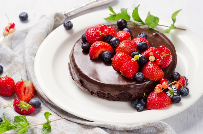 Chocolate cake with fresh berries
