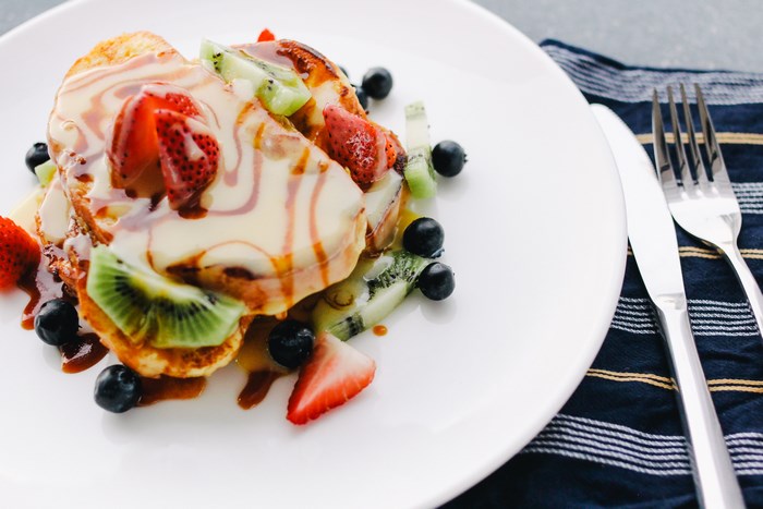 French Toast with Strawberries, Kiwi, and Blueberries