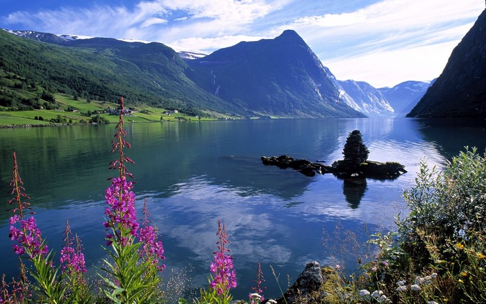 Lake and mountains in Norway
