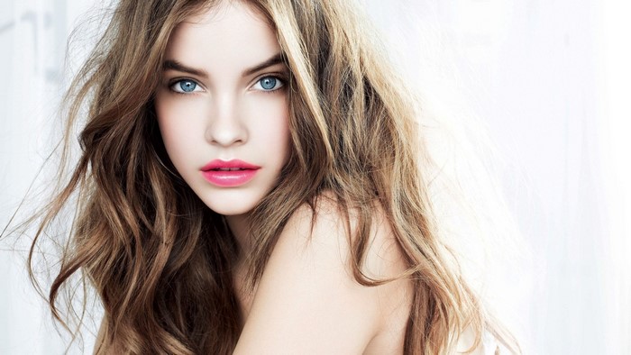 Barbara Palvin with blue eyes and pink lips