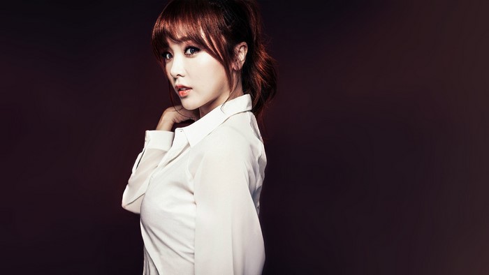 Hong Jin Young K-pop singer