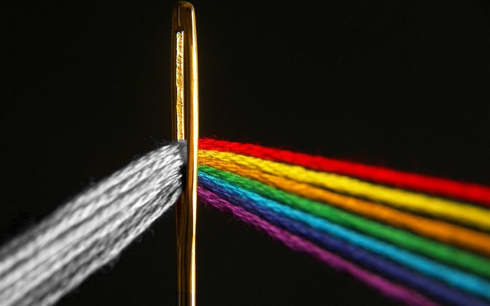 Prism effect on thread through needle