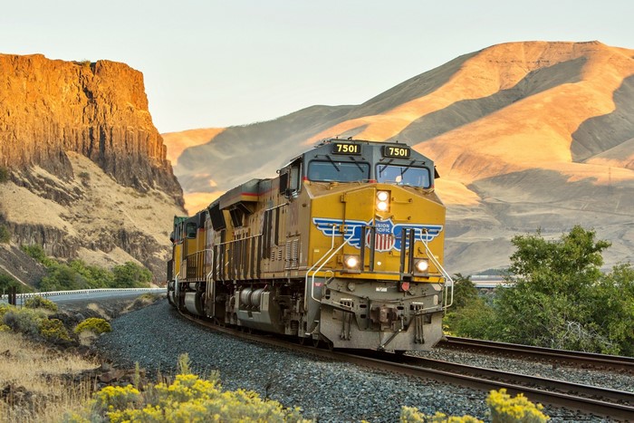 Union Pacific train 7501 in a desert landscape